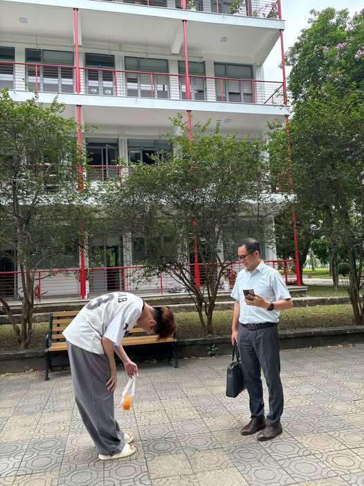 CÁI CÚI ĐẦU Ở TOÀ C9 VÀ CÂU CHUYỆN CHƯA KỂ bieton